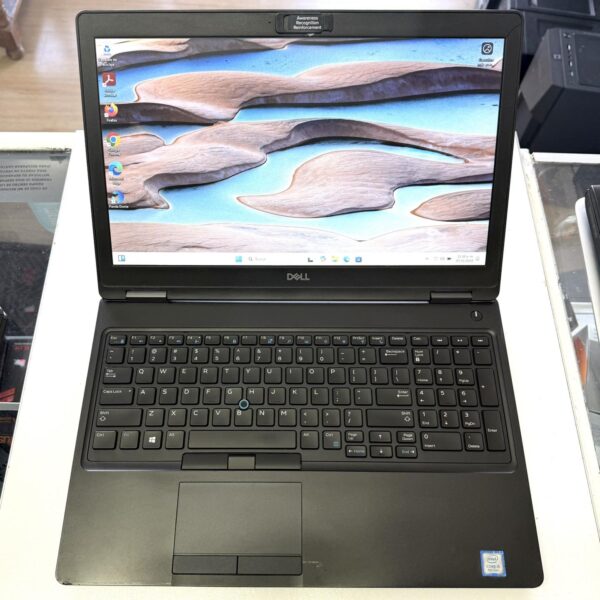 Laptop Dell Latitude 5590, 15.6 pulgadas, i5 8250u, 8gb de RAM, 512gb SSD NVME, Teclado iluminado, Webcam, Usb C, Windows 11