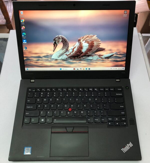 Laptop Lenovo ThinkPad T460p, 14 pulgadas Full HD, i7-6820HQ, Nvidia 940MX 2gb,16gb de RAM, 500gb SSD,Windows 11