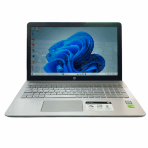 HP Pavilion 15, i7-8550U, 256gb de almacenamiento, 16gb de RAM, Tarjeta Gráfica NVIDIA GeForce 940MX, Teclado iluminado, Windows 11