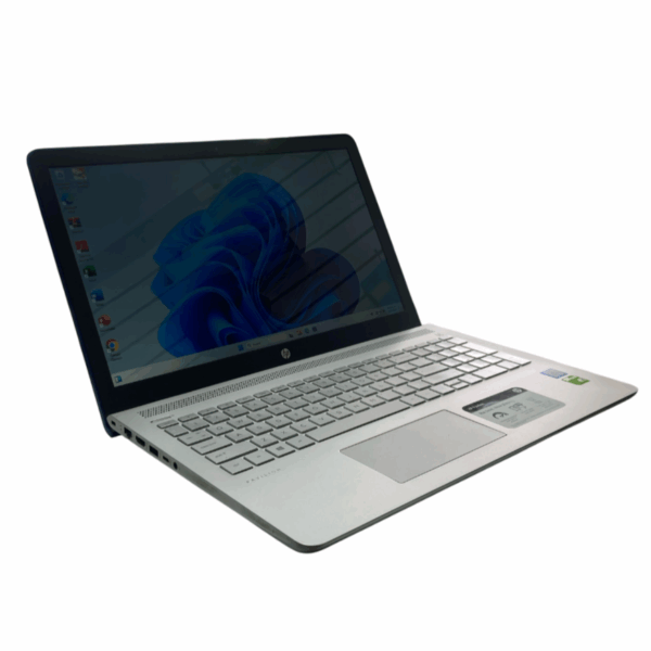 HP Pavilion 15, i7-8550U, 256gb de almacenamiento, 16gb de RAM, Tarjeta Gráfica NVIDIA GeForce 940MX, Teclado iluminado, Windows 11 - Imagen 2